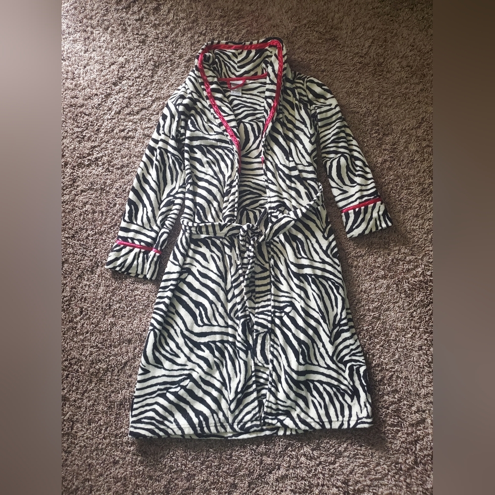 Jaclyn Smith zebra robe